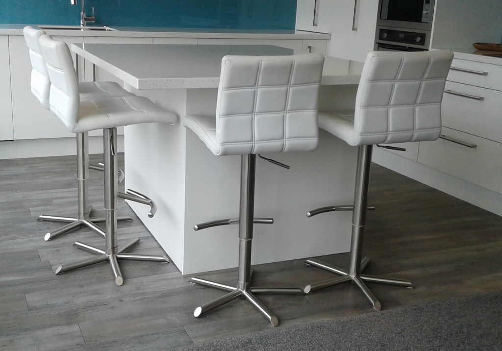 white-bar-stools